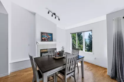 Kitchen Island Photo of 36 2068 Winfield Drive, Abbotsford, BC