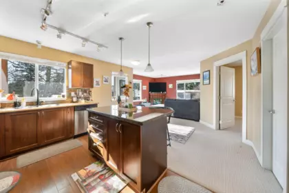 Kitchen Island Photo of 309 2955 Diamond Crescent, Abbotsford, BC