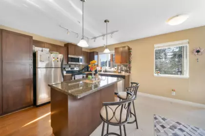 Kitchen Photo of 309 2955 Diamond Crescent, Abbotsford, BC