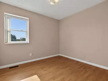 Walk-In Closet Photo of 1609 Sixth Avenue, New Westminster, BC