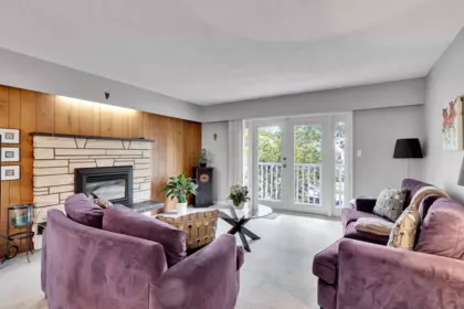 Kitchen Island Photo of 2412 E 40th Avenue, Vancouver, BC
