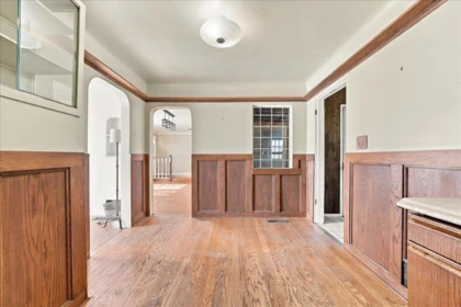 Entry Foyer Photo of 2219 E 25th Avenue, Vancouver, BC