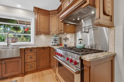 Kitchen Island Photo of 34088 York Avenue, Mission, BC