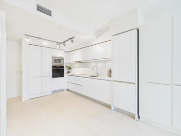 Kitchen Island Photo of 605 180 E 2nd Avenue, Vancouver, BC