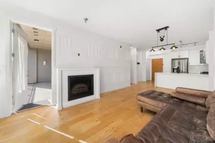 Office / Den Photo of 417 119 W 22nd Street, North Vancouver, BC