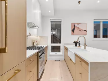 2 2541 E 2nd Avenue, Vancouver, BC, Vancouver — Half Duplex for sale