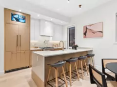 2 2541 E 2nd Avenue, Vancouver, BC