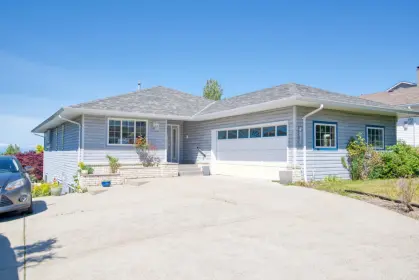 4835 Bluegrouse Drive, Sechelt, BC, Sechelt — Single Family Residence for sale