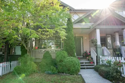 6682 184 Street, Surrey, BC, Surrey — Half Duplex for sale