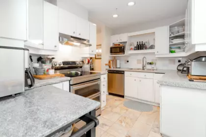 308 1440 George Street, White Rock, BC, White rock — Apartment/Condo for sale