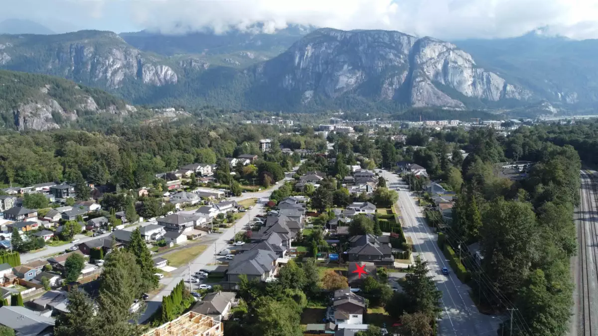 Kitchen Island Photo of 38850 Buckley Avenue, Squamish, BC