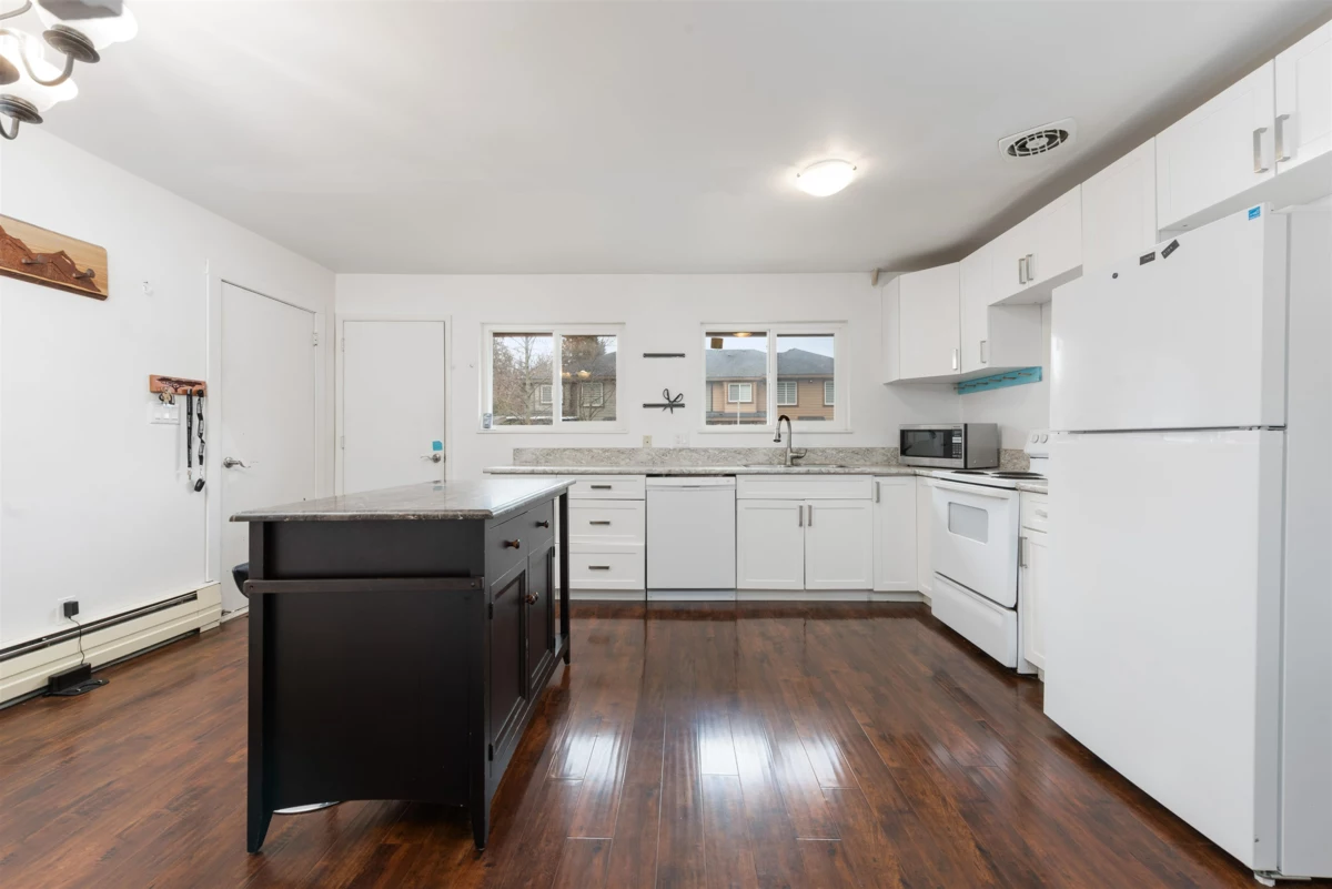 Walk-In Closet Photo of 38850 Buckley Avenue, Squamish, BC