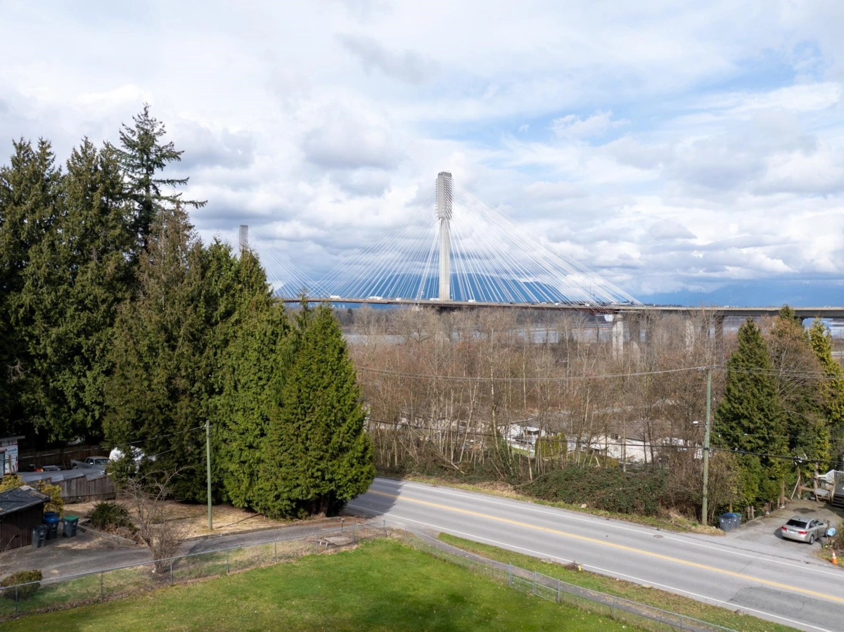 Living Room Photo of 14707 St. Andrews Drive, Surrey, BC