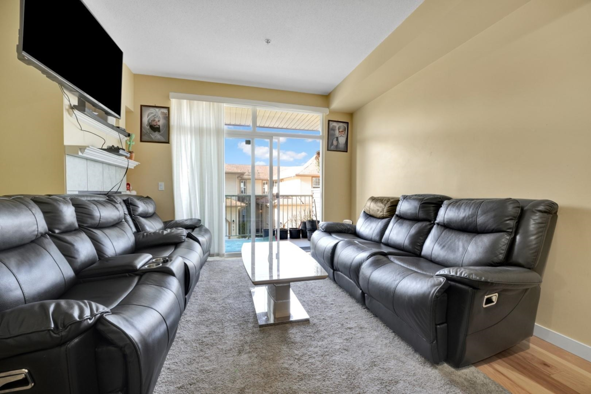 Family Room Photo of 53 35287 Old Yale Road, Abbotsford, BC