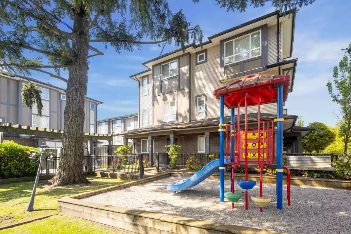 Dining Area Photo of 28 7691 Bridge Street, Richmond, BC