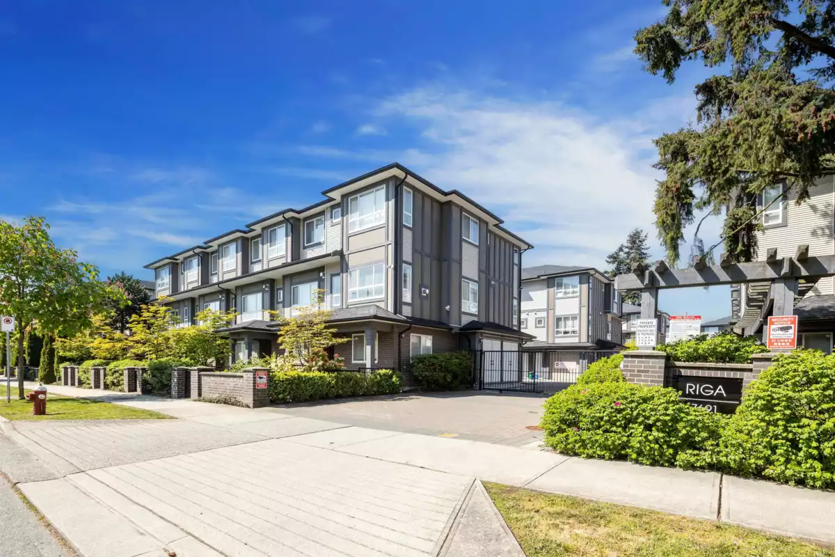 Family Room Photo of 28 7691 Bridge Street, Richmond, BC
