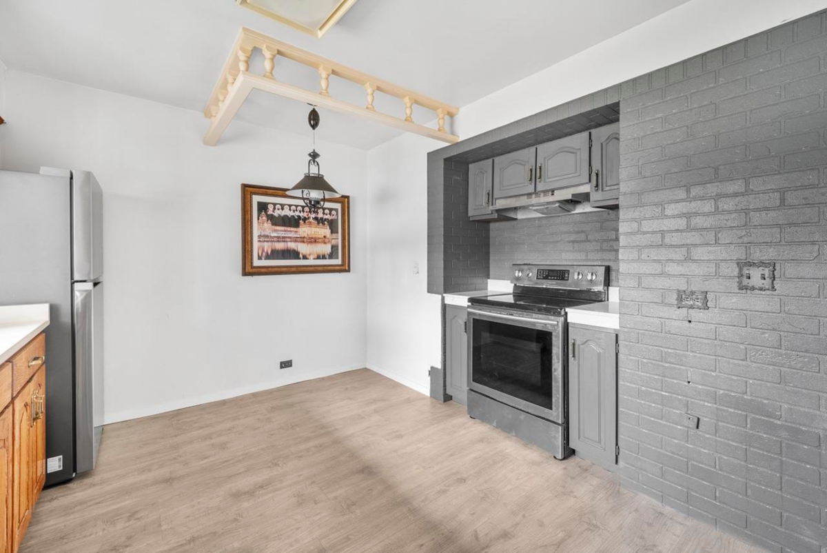 Kitchen Island Photo of 761 Cottonwood Avenue, Coquitlam, BC