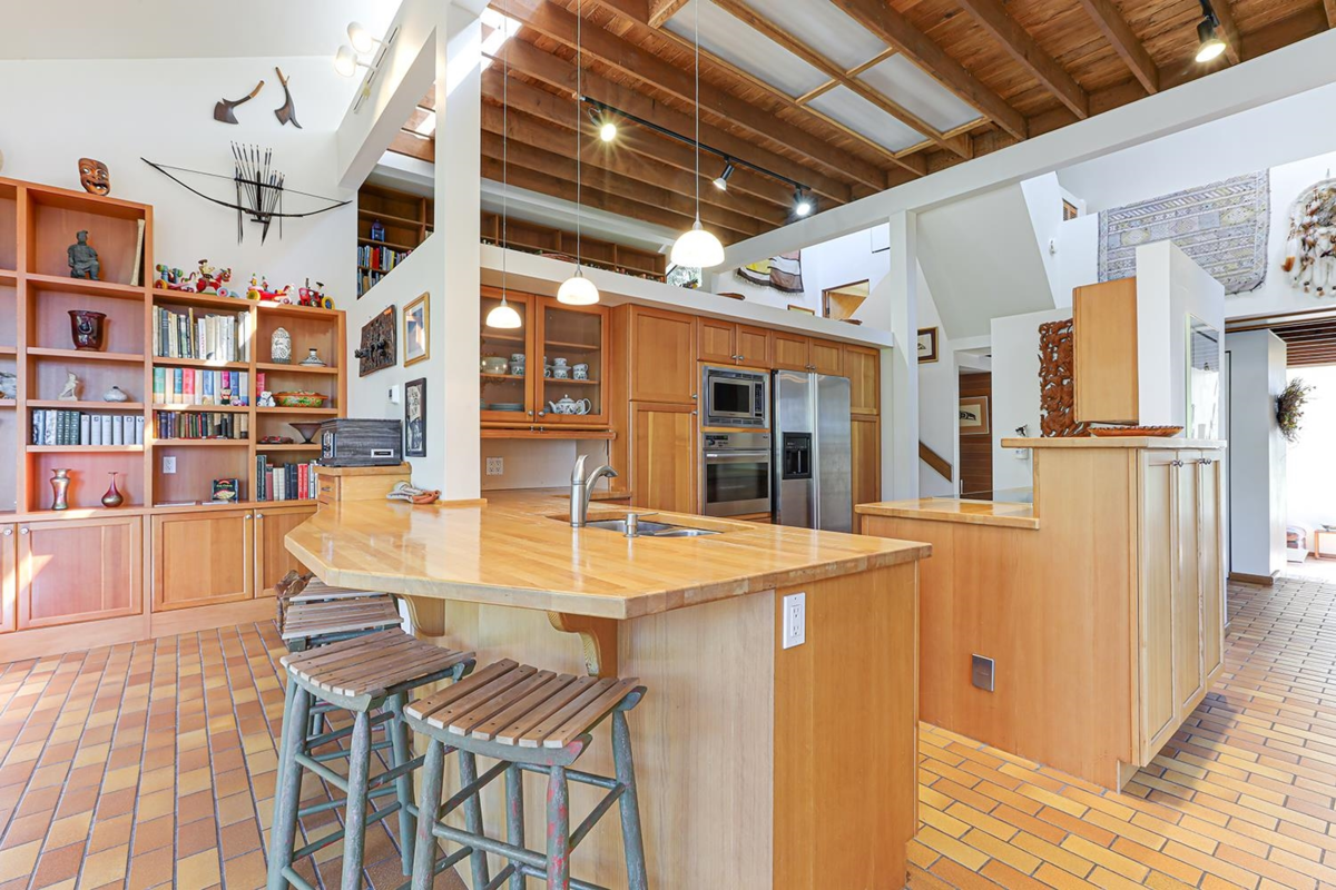 Exterior Front Photo of 325 Oceanview Road, Lions Bay, BC