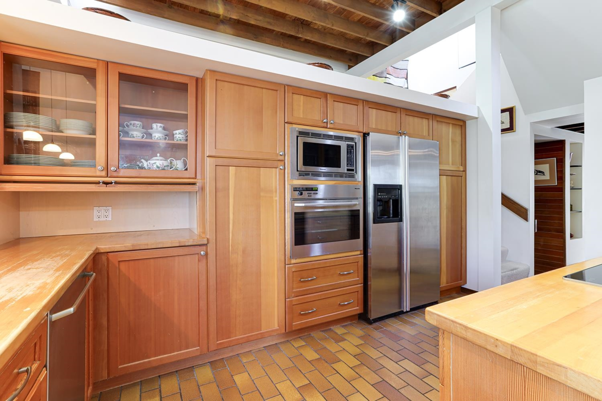 Family Room Photo of 325 Oceanview Road, Lions Bay, BC