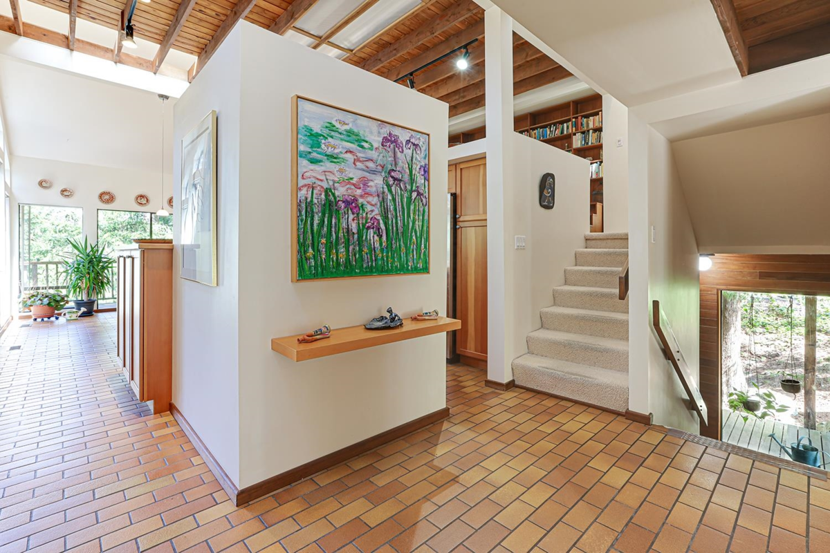 Living Room Photo of 325 Oceanview Road, Lions Bay, BC