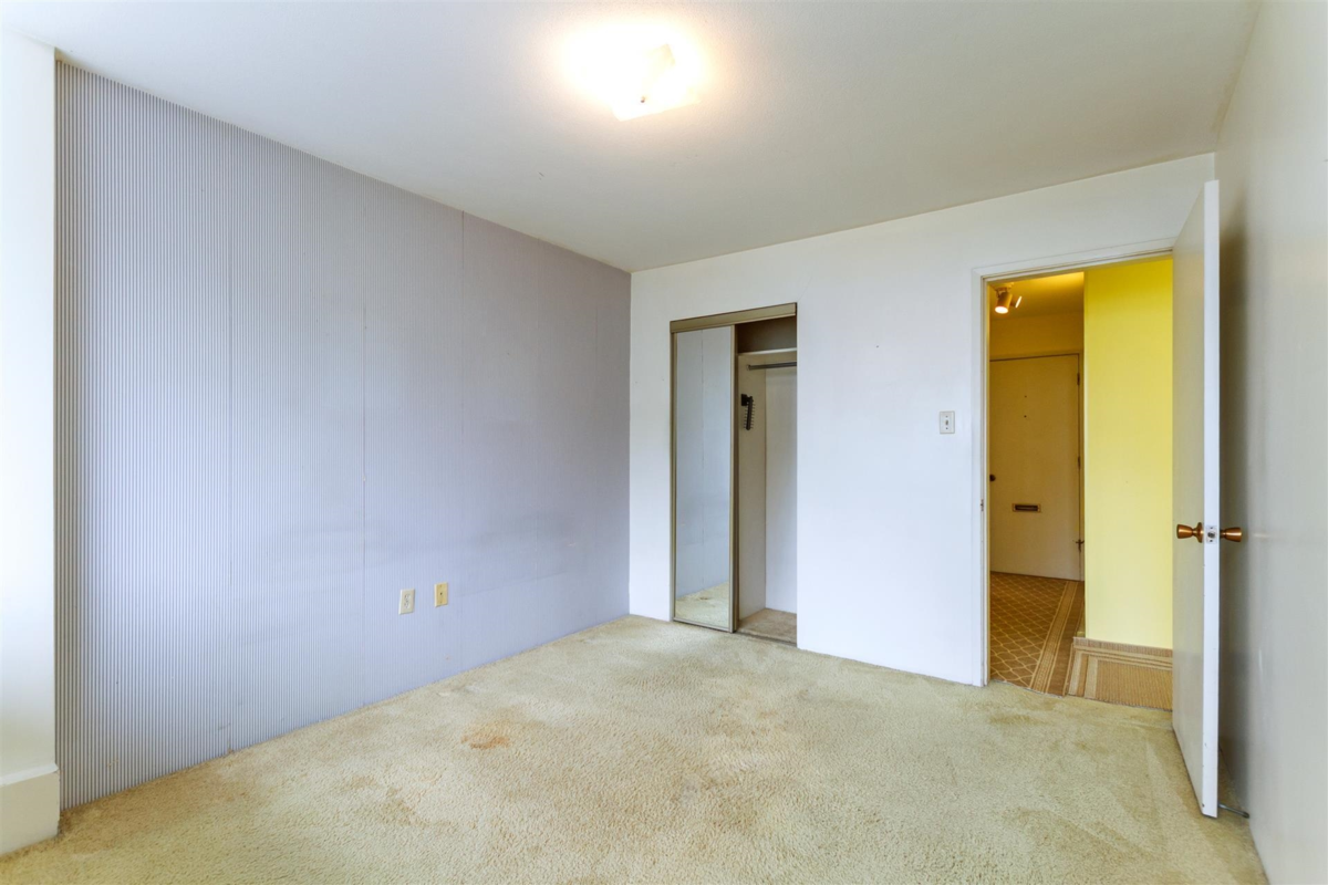 Walk-In Closet Photo of 1202 1850 Comox Street, Vancouver, BC