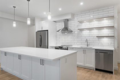 Kitchen Island Photo of 15 1419 Mccallum Road, Abbotsford, BC