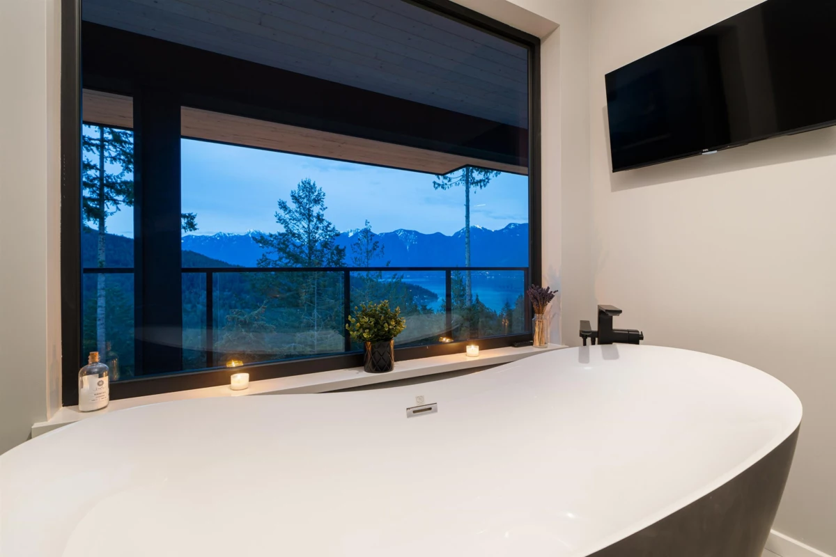 Basement Recreation Room Photo of 873 Rivendell Drive, Bowen Island, BC