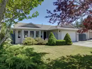 6080 S Gale Avenue, Sechelt, BC, Sechelt — Single Family Residence for sale