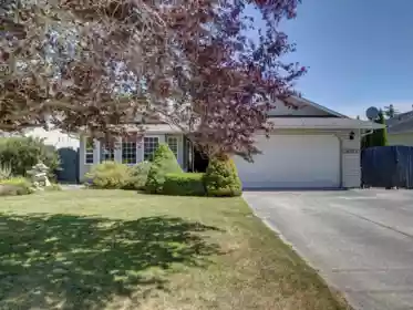 6080 S Gale Avenue, Sechelt, BC, Sechelt — Single Family Residence for sale