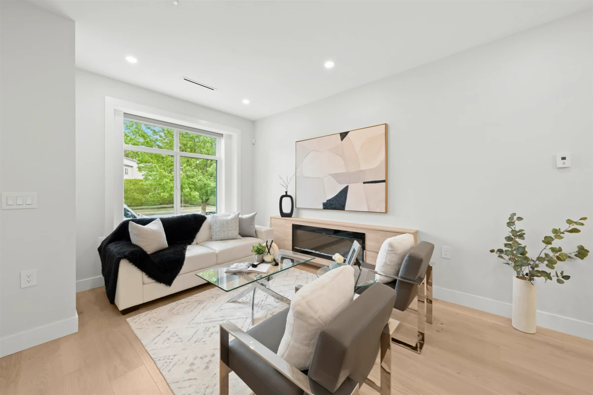 Dining Area Photo of 3498 E 49th Avenue, Vancouver, BC
