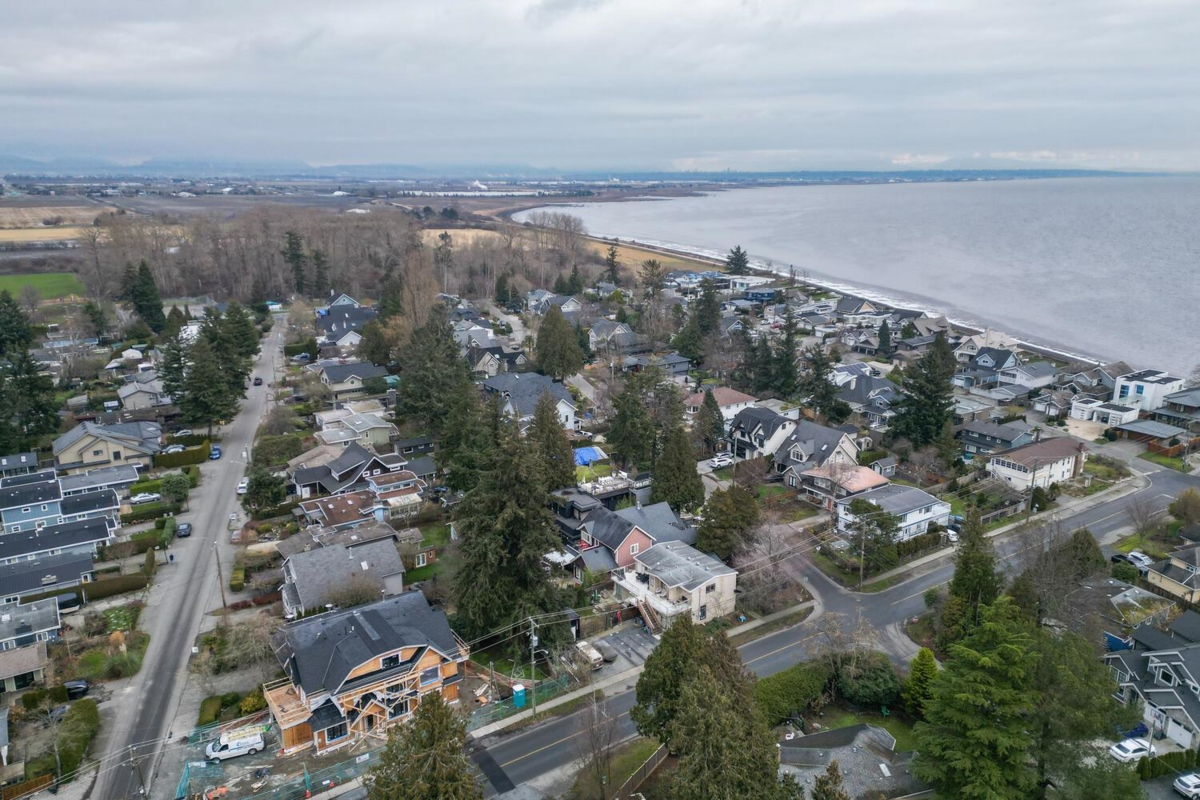 Entry Foyer Photo of 1570 Enderby Avenue, Delta, BC