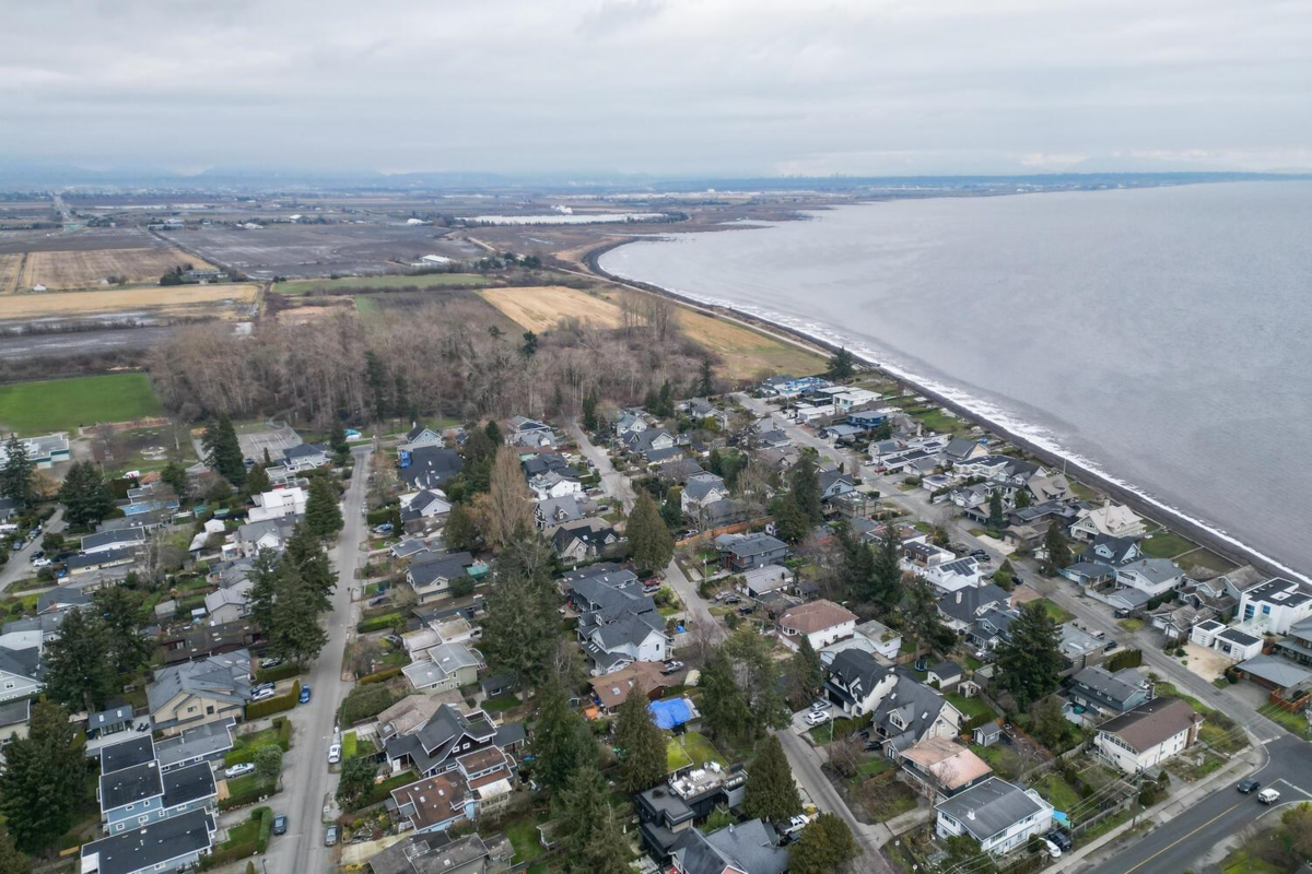 Garden / Landscaping Photo of 1570 Enderby Avenue, Delta, BC