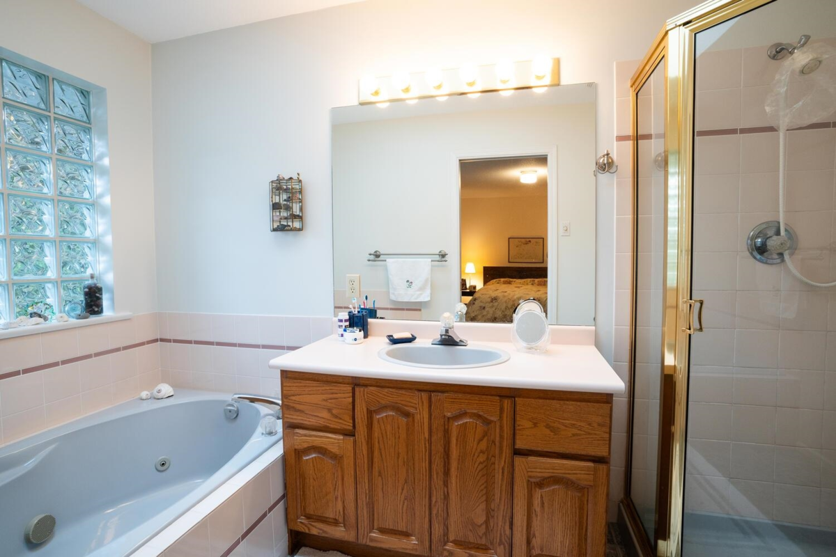 Powder Room Photo of 1570 Enderby Avenue, Delta, BC