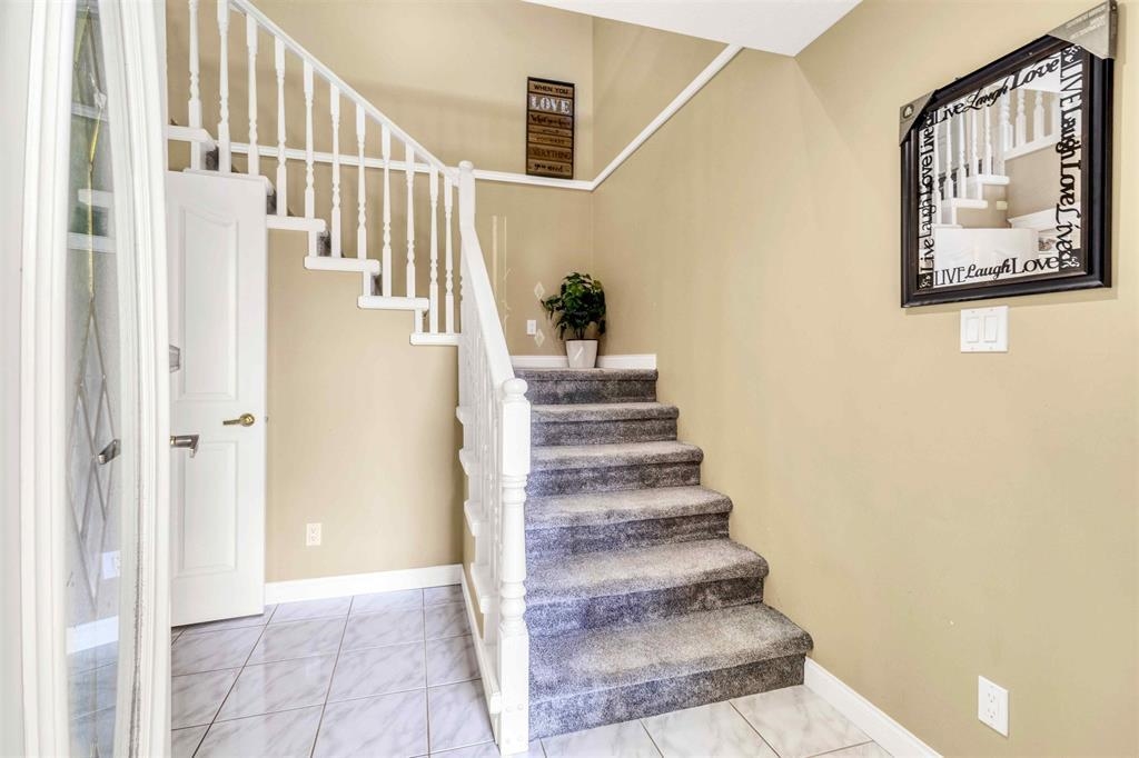 Entry Foyer Photo of 17 31445 Upper Maclure Road, Abbotsford, BC