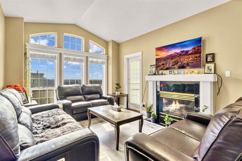 Kitchen Island Photo of 17 31445 Upper Maclure Road, Abbotsford, BC