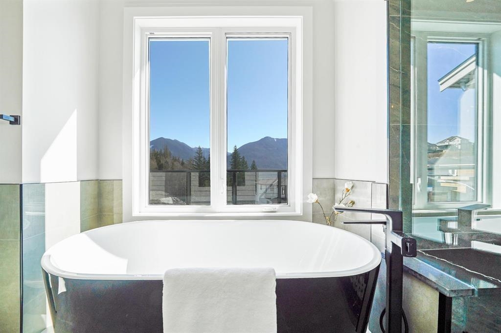 Guest Bathroom Photo of 46137 Crestview Drive, Chilliwack, BC
