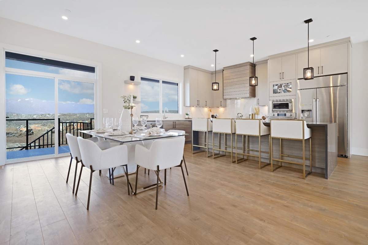 Kitchen Photo of 46137 Crestview Drive, Chilliwack, BC