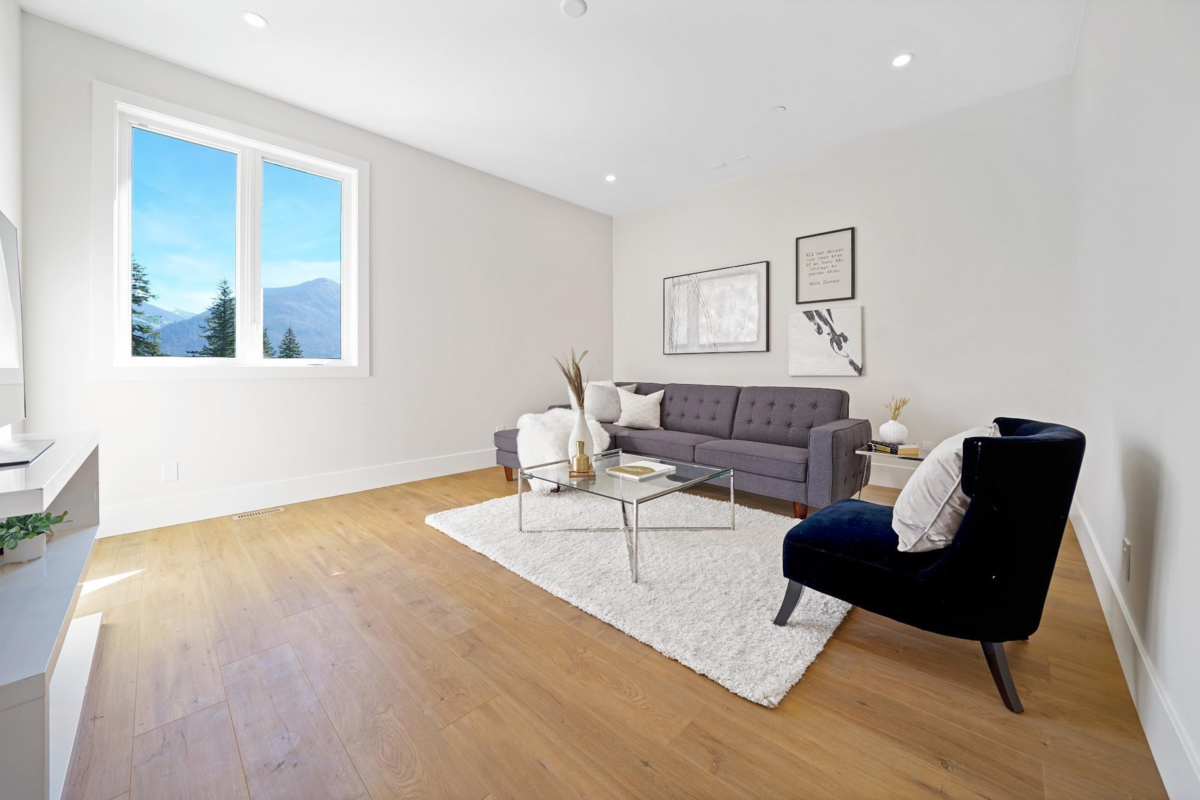 Primary Bedroom Photo of 46137 Crestview Drive, Chilliwack, BC