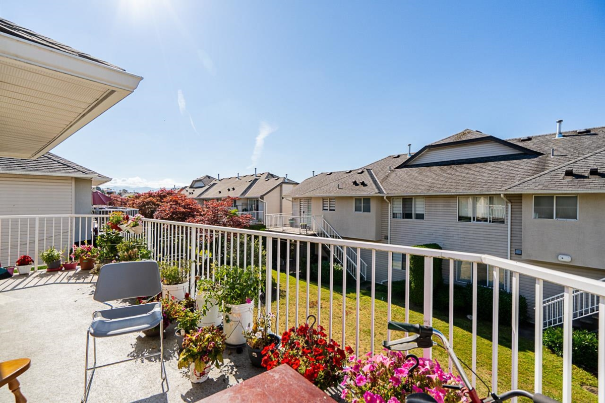 Entry Foyer Photo of 165 3160 Townline Road, Abbotsford, BC