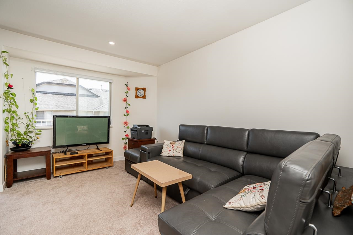 Walk-In Closet Photo of 165 3160 Townline Road, Abbotsford, BC