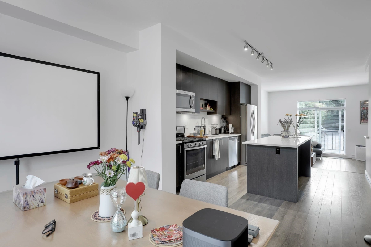 Kitchen Island Photo of 39 15268 28 Avenue, Surrey, BC