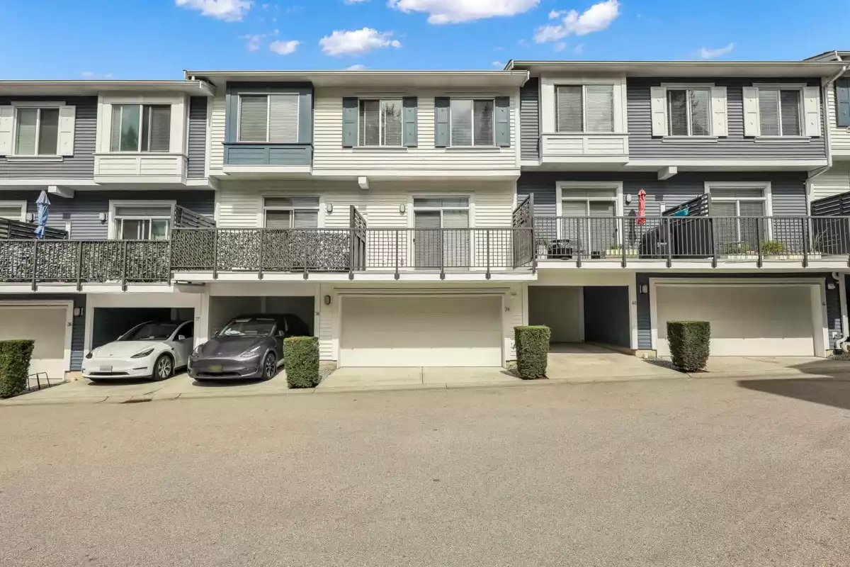 Swimming Pool Photo of 39 15268 28 Avenue, Surrey, BC