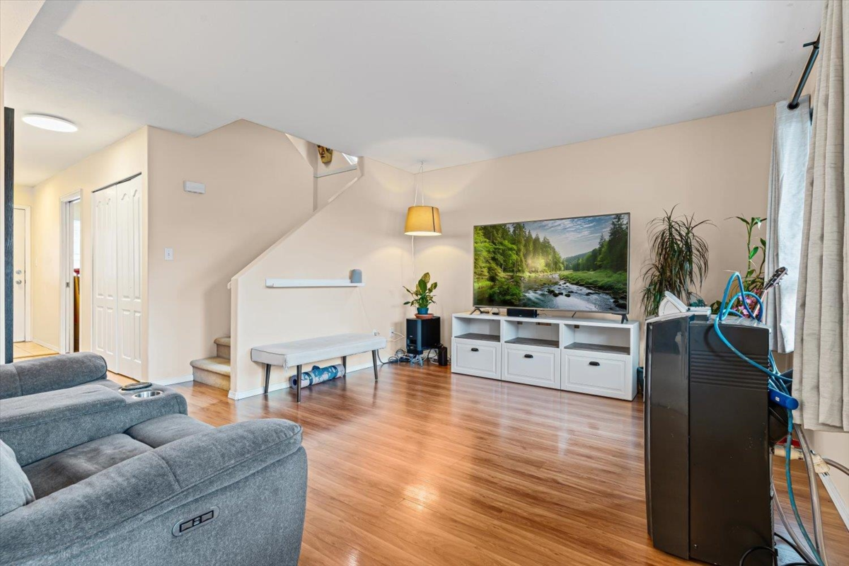 Entry Foyer Photo of 2 1656 Agassiz-Rosedale Highway No 9 Highway, Agassiz, BC