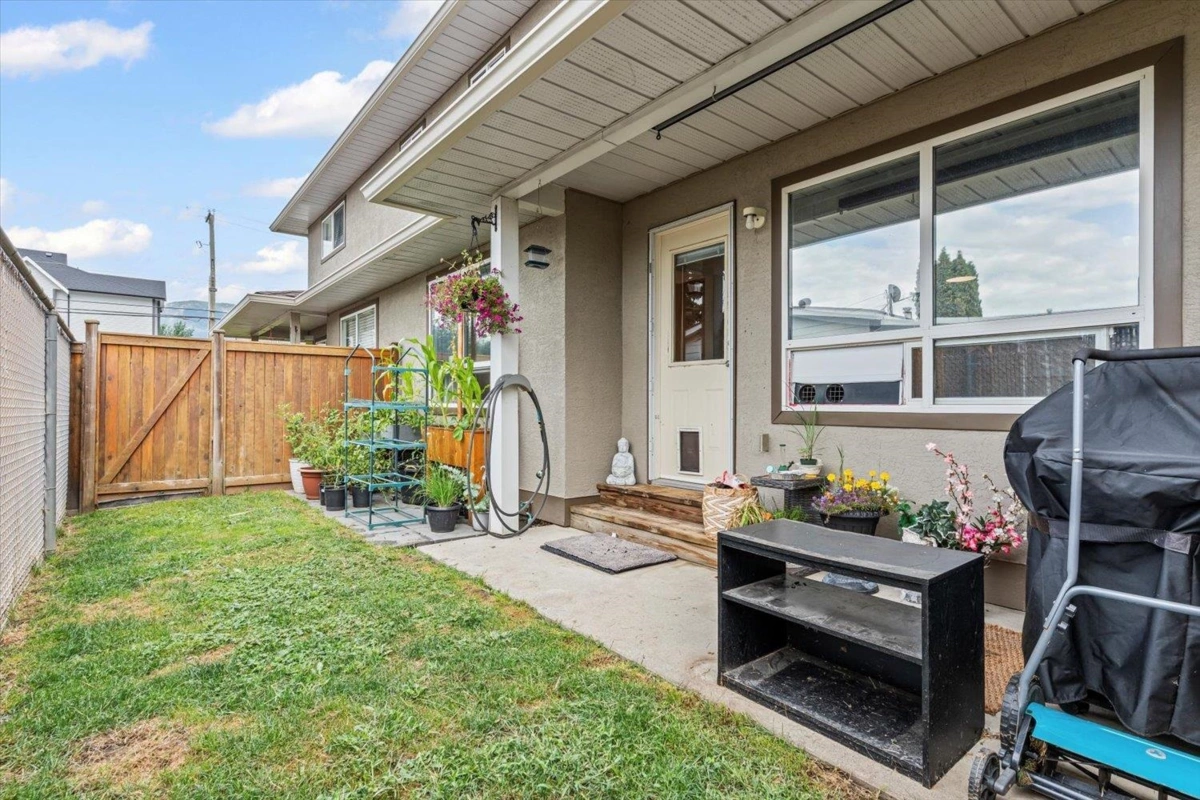 Garage Interior Photo of 2 1656 Agassiz-Rosedale Highway No 9 Highway, Agassiz, BC
