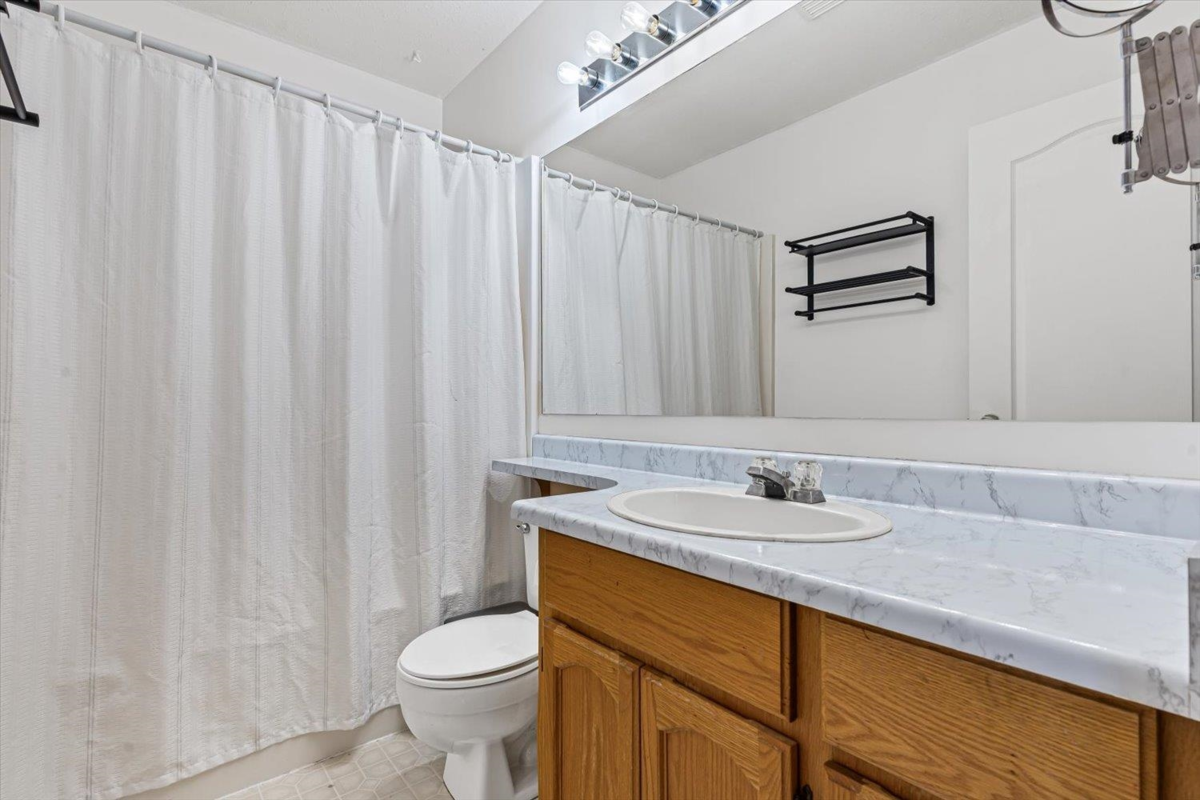 Guest Bathroom Photo of 2 1656 Agassiz-Rosedale Highway No 9 Highway, Agassiz, BC