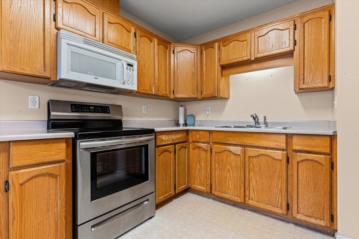 Laundry Room Photo of 2 1656 Agassiz-Rosedale Highway No 9 Highway, Agassiz, BC