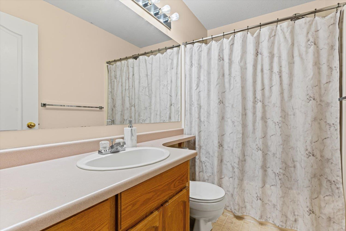 Walk-In Closet Photo of 2 1656 Agassiz-Rosedale Highway No 9 Highway, Agassiz, BC