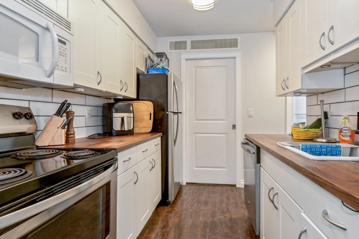 Dining Area Photo of 424 34909 Old Yale Road, Abbotsford, BC