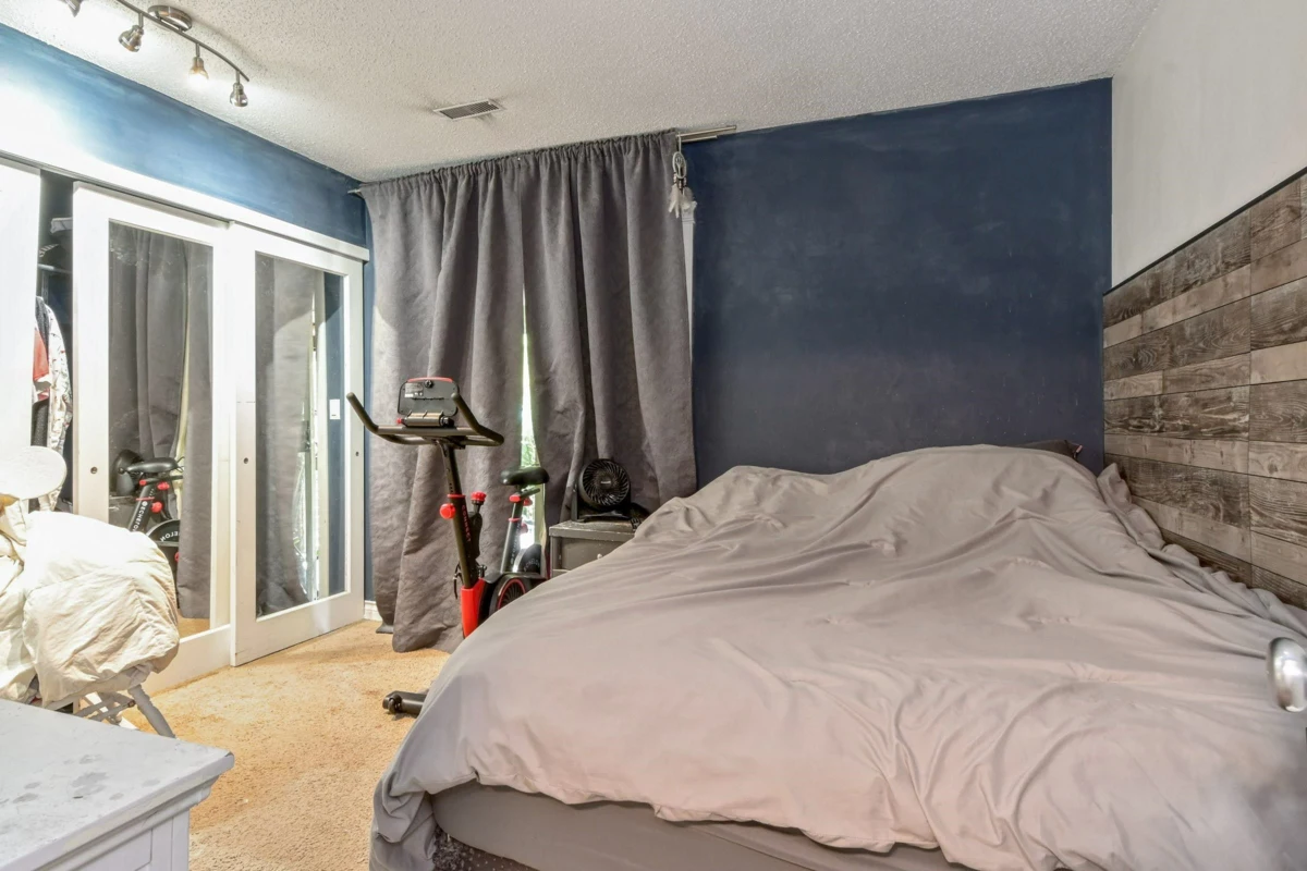 Kitchen Island Photo of 424 34909 Old Yale Road, Abbotsford, BC