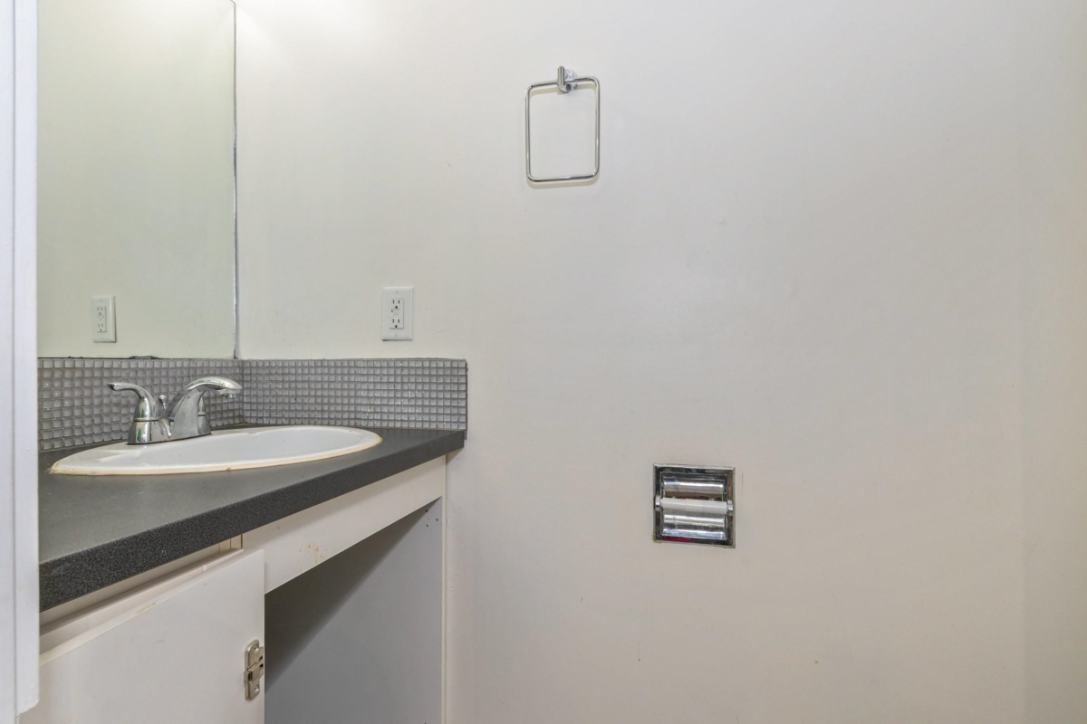 Primary Bedroom Photo of 424 34909 Old Yale Road, Abbotsford, BC